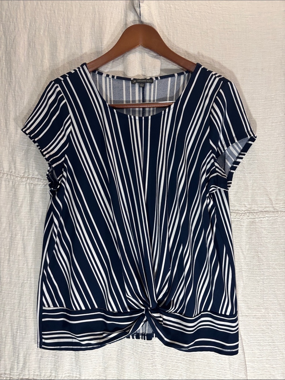 Adrianna Papell Striped Twist-Hem Navy White Short Sleeve Top Size Large EUC